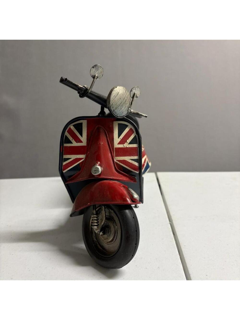 Vintage Metal Vespa Scooter Model Union Jack British Flag Decorative Figurine - Picture 2 of 12
